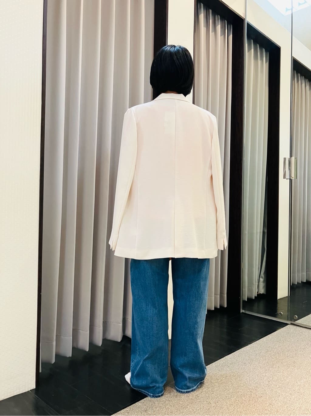 AYAさんの「INDIVI｜【60cm四方】スクエアスカーフ」を使ったコーディネート