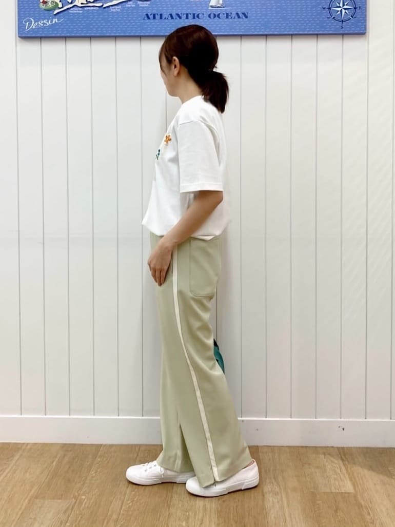 yoshiさんの「Dessin｜ロゴ刺繍Tシャツ」を使ったコーディネート