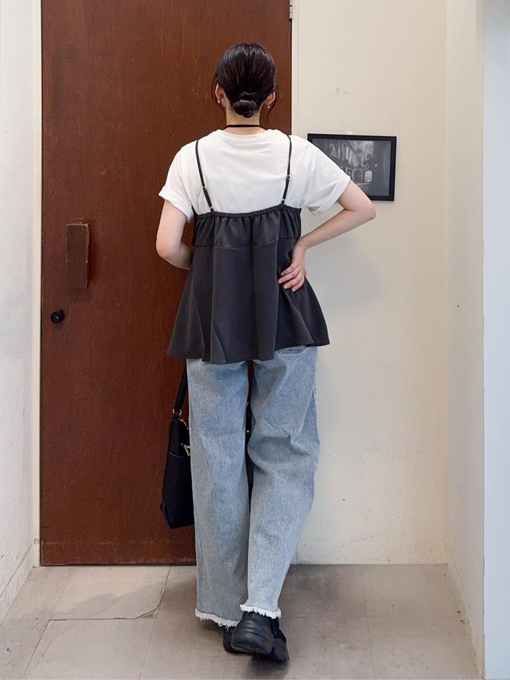 𝐇𝐢𝐫𝐨𝐦𝐢さんの「SHOO･LA･RUE｜【S-LL/セットアップ可/ひんやり】女性らしさ溢れる ティアードキャミソール」を使ったコーディネート