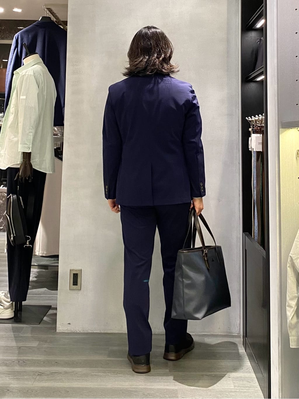 nishiさんの「TAKEO KIKUCHI｜ハットモチーフ ジャカード ストライプ シャツ」を使ったコーディネート