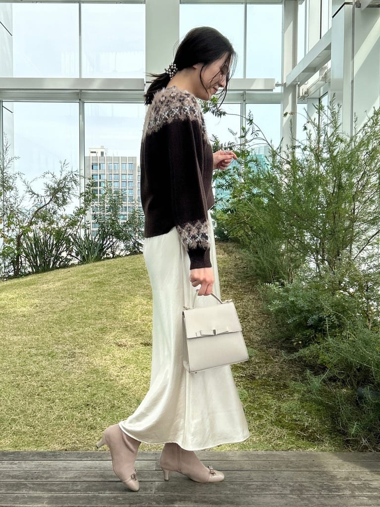 shinoさんの「Couture brooch｜シルキーヘビーサテンスカート」を使ったコーディネート