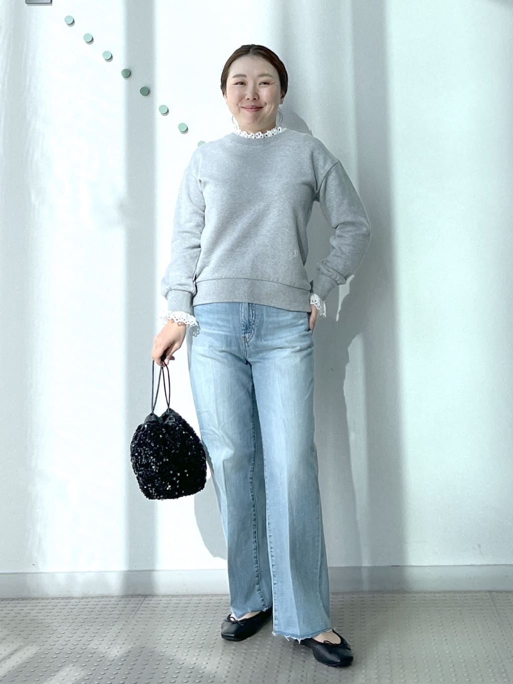 Soeさんの「DRESSTERIOR｜センタープレス ワイドストレートデニム」を使ったコーディネート