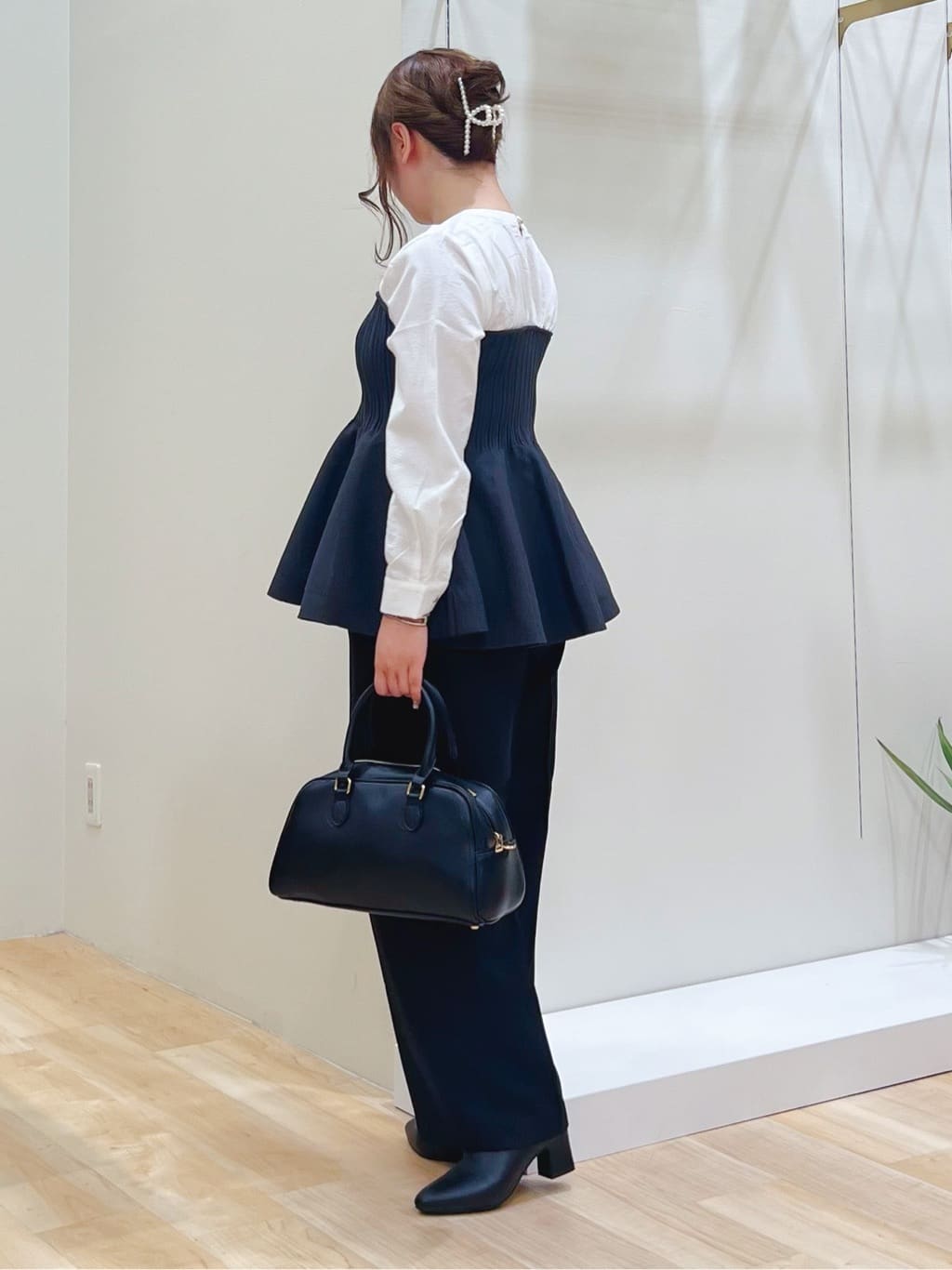 みことさんの「grove｜一枚でトレンド完成！体型カバーも叶うニットビスチェドッキングブラウス」を使ったコーディネート