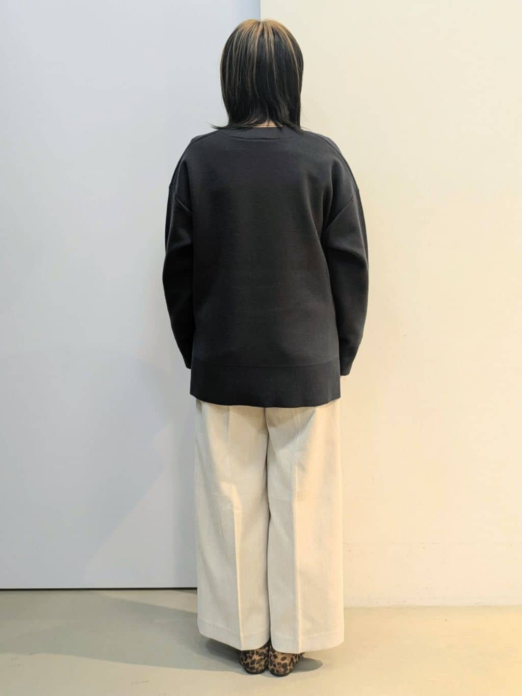 kotoさんの「THE SHOP TK｜【体型カバー】ゆったり サイドスリットニット」を使ったコーディネート