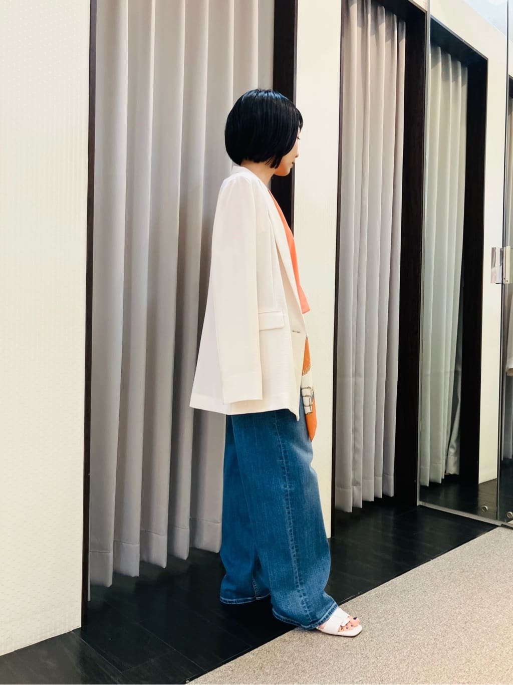 AYAさんの「INDIVI｜【60cm四方】スクエアスカーフ」を使ったコーディネート