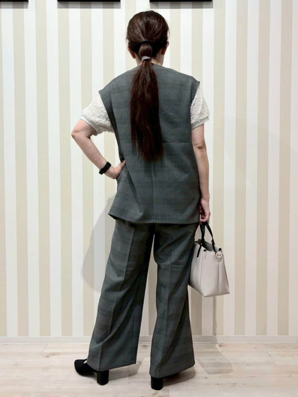 nonaさんの「SHOO･LA･RUE｜【S-LL/セットアップ可/洗濯後しわになりにくい】ダブルベスト」を使ったコーディネート