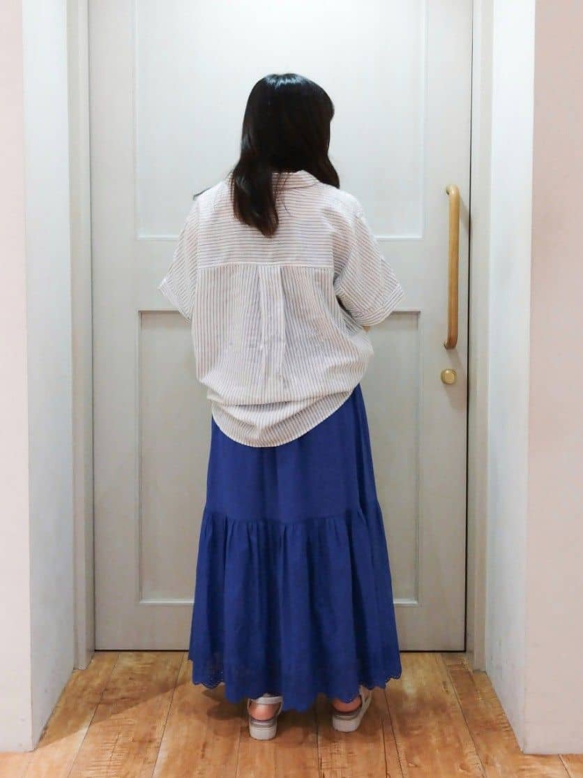 みーさんの「SHOO･LA･RUE｜【S-LL/UV/接触冷感/抗菌防臭】体型を自然にカバー フレンチリネンブレンド襟付ドルマンシャツ」を使ったコーディネート
