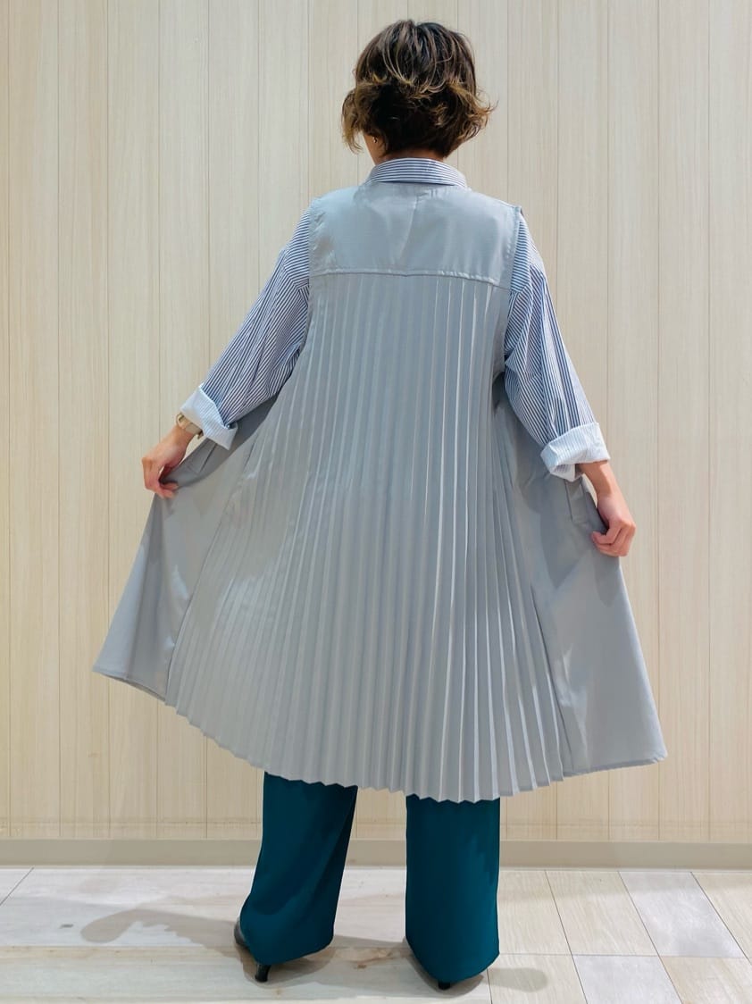 suzuさんの「SHOO･LA･RUE｜◆【ひんやり/UV/吸水速乾/洗濯後しわになりにくい】ラッシュガードにもなる ストライプ前開きシャツ」を使ったコーディネート