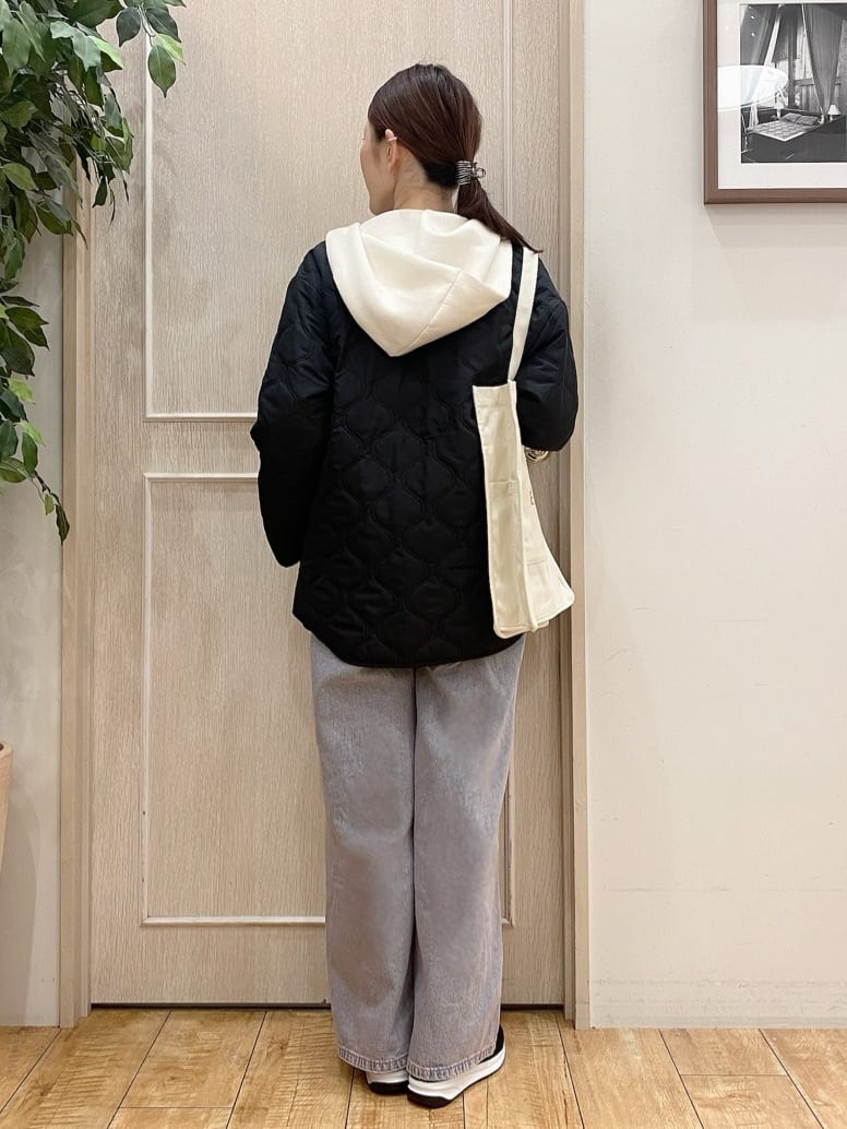 みぞさんさんの「SHOO･LA･RUE｜◆【S-LL】ロゴの立体感が魅力 ブラシ刺繍ロンT」を使ったコーディネート
