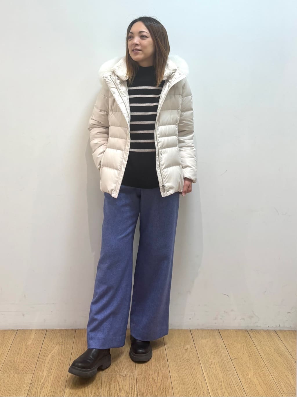 mikkoさんの「INDIVI｜【名品／撥水／抗菌防臭】ショート丈リサイクルダウンコート」を使ったコーディネート