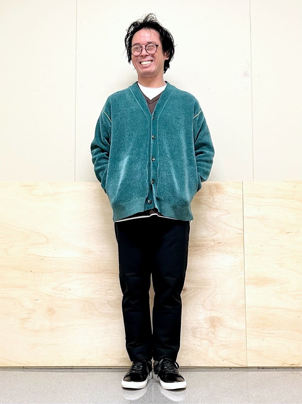 KENJI Iさんの「THE SHOP TK｜サフィアーノミニサコッシュ」を使ったコーディネート
