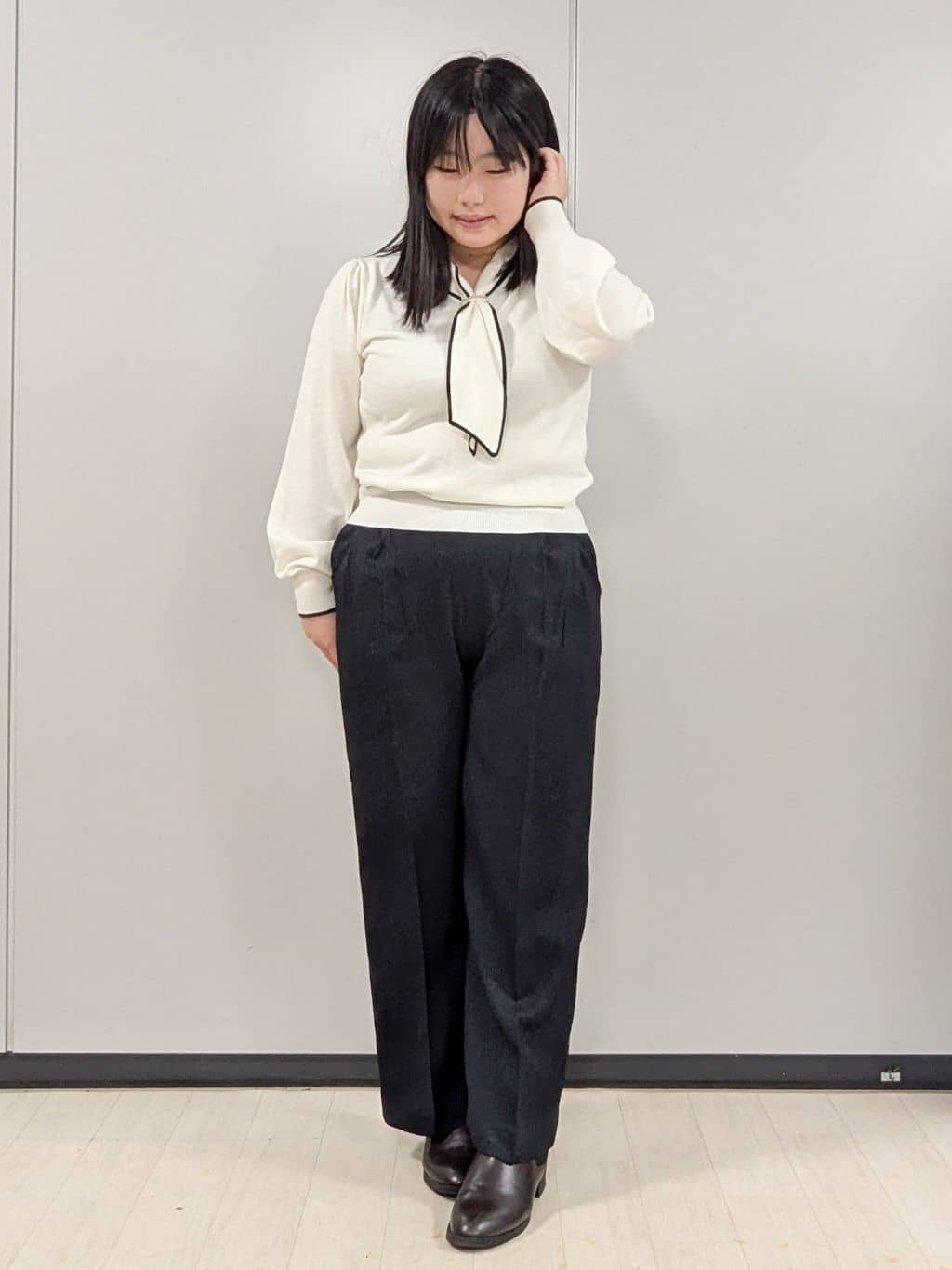 Nonさんの「index｜ゴールドパーツ付きボウタイニット【洗濯機OK】《10col／XS～LL》」を使ったコーディネート