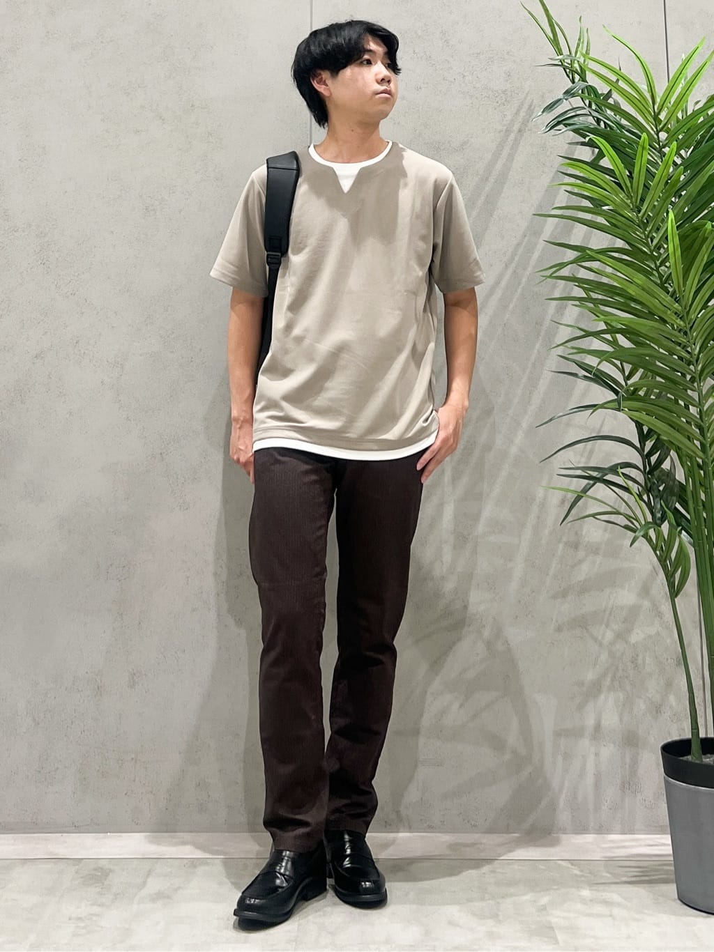 SHI-MAさんの「THE SHOP TK｜ツイルキーネック半袖Tシャツ」を使ったコーディネート