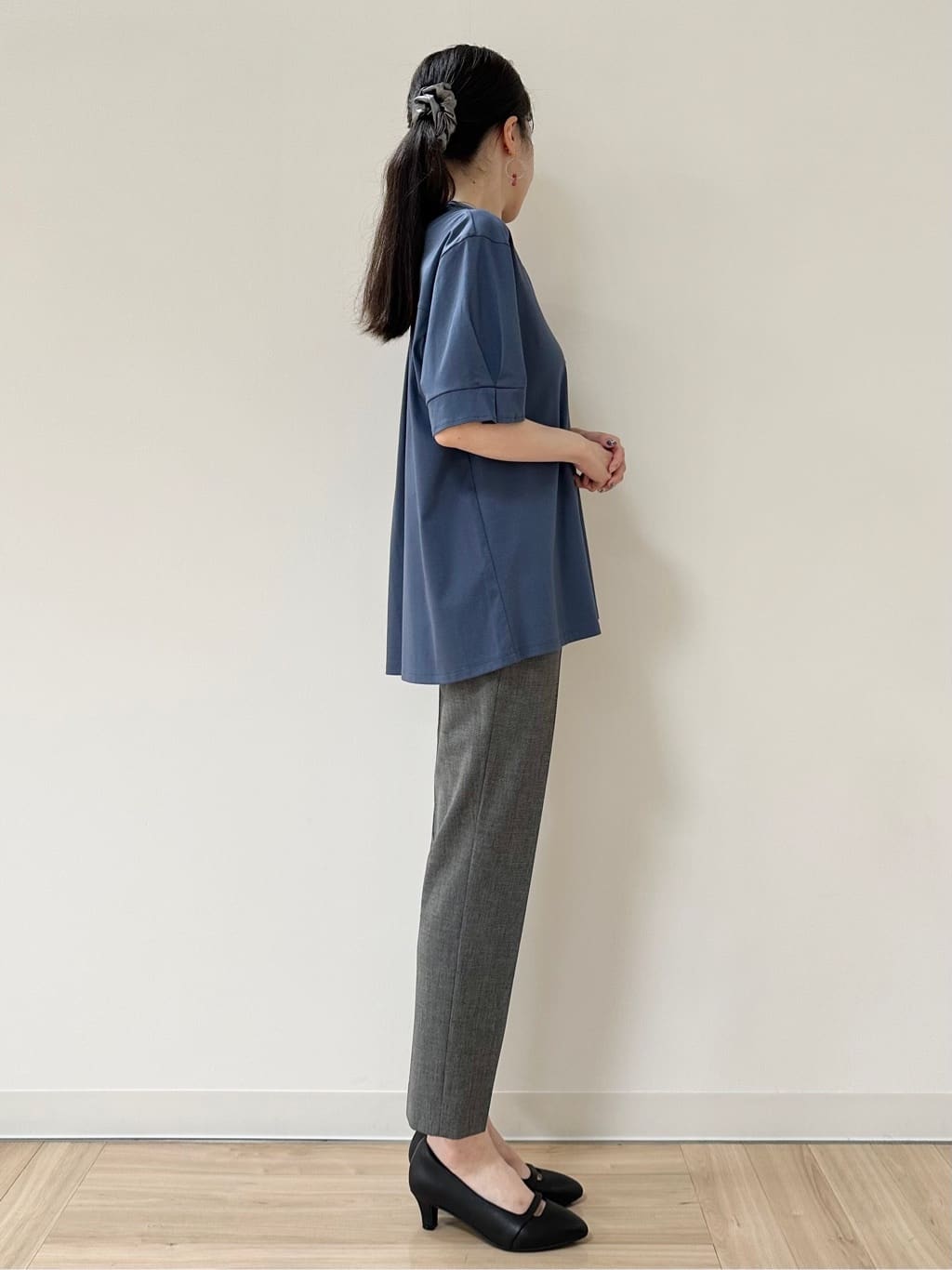Momoさんの「Reflect｜【すっきり見え！長め丈／マシンウォッシュ可】スキッパーネックジャージトップス」を使ったコーディネート
