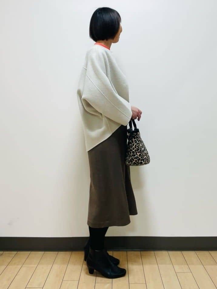 Riiさんの「Reflect｜【すっきりシルエット】スエードライクジャンパースカ―ト」を使ったコーディネート