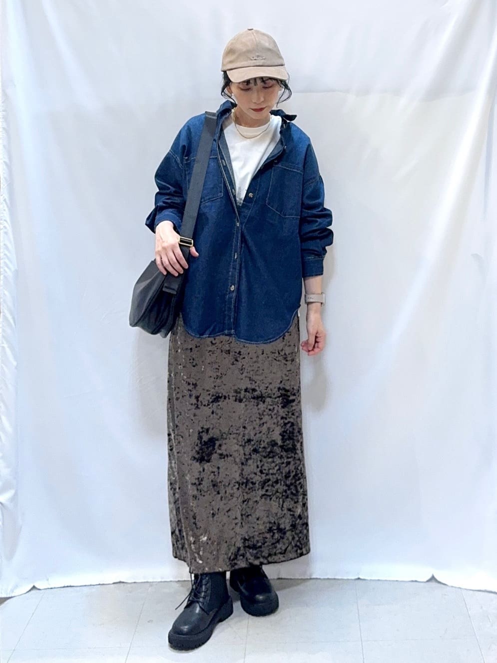 𝐇𝐢𝐫𝐨𝐦𝐢さんの「SHOO･LA･RUE｜グラフィックアソート ベーシックロンT」を使ったコーディネート