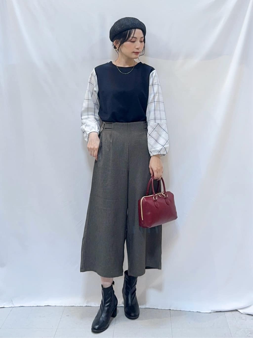 𝐇𝐢𝐫𝐨𝐦𝐢さんの「SHOO･LA･RUE｜【高レビュー/S-LL】1枚で決まる お袖チェック 異素材使いトップス」を使ったコーディネート