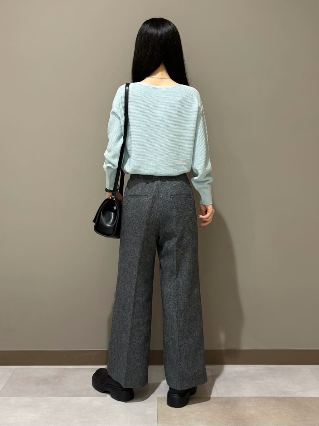 KEIKOさんの「INDIVI｜【ウール混ラメ素材】Vネック煌めきニット」を使ったコーディネート