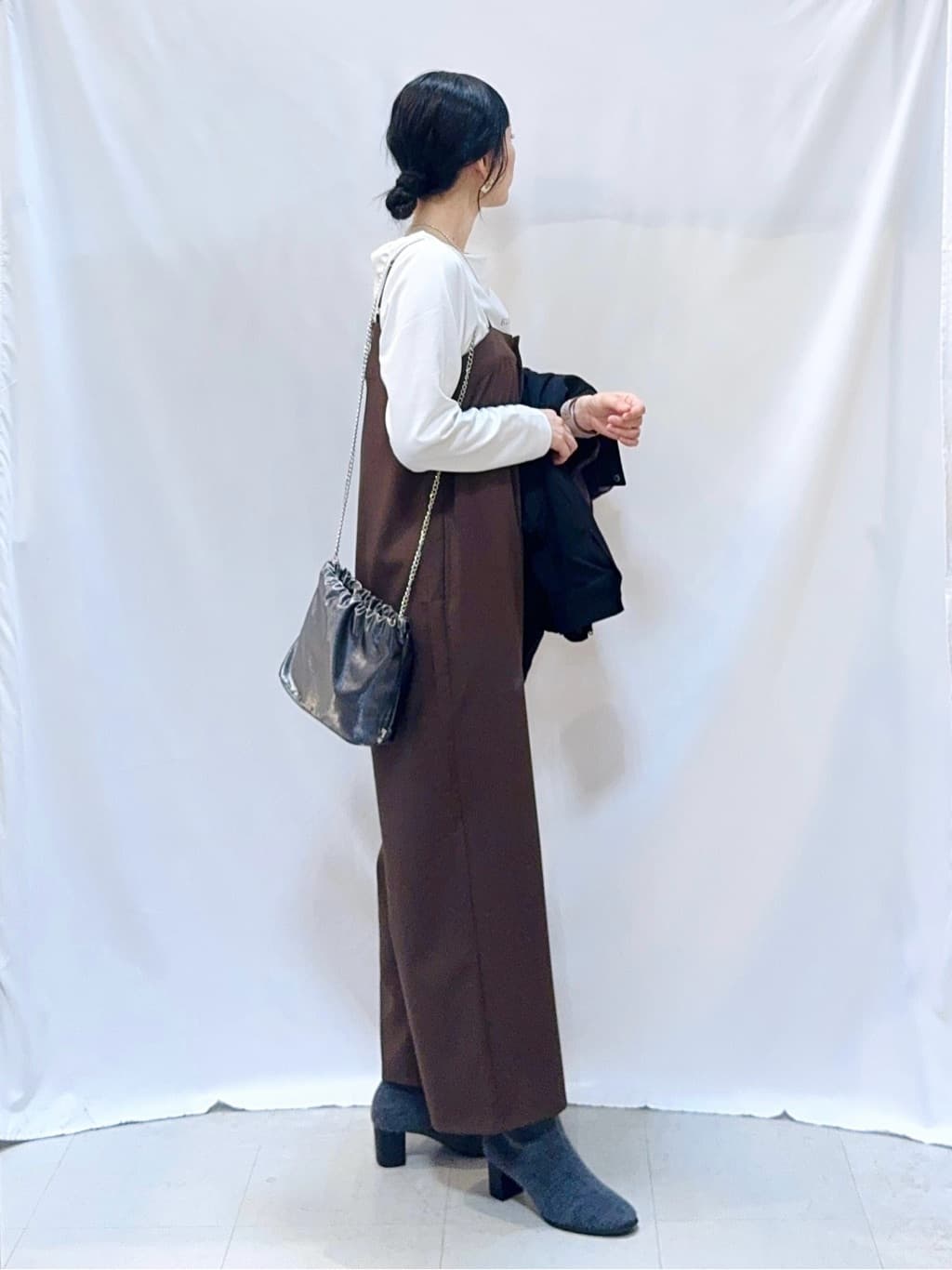 𝐇𝐢𝐫𝐨𝐦𝐢さんの「SHOO･LA･RUE｜大人カジュアルな一着。カバーオール」を使ったコーディネート