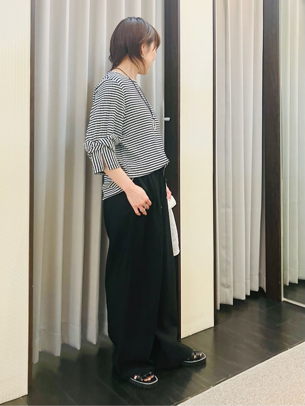 YUKIさんの「INDIVI｜【洗える／UVケア／SETUP可能】ドロストワイドパンツ」を使ったコーディネート