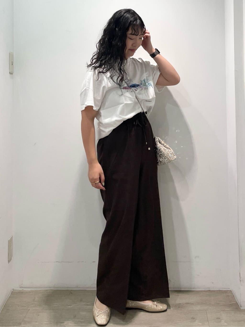 sumicaさんの「OPAQUE.CLIP｜風景イラストプリントTシャツ」を使ったコーディネート