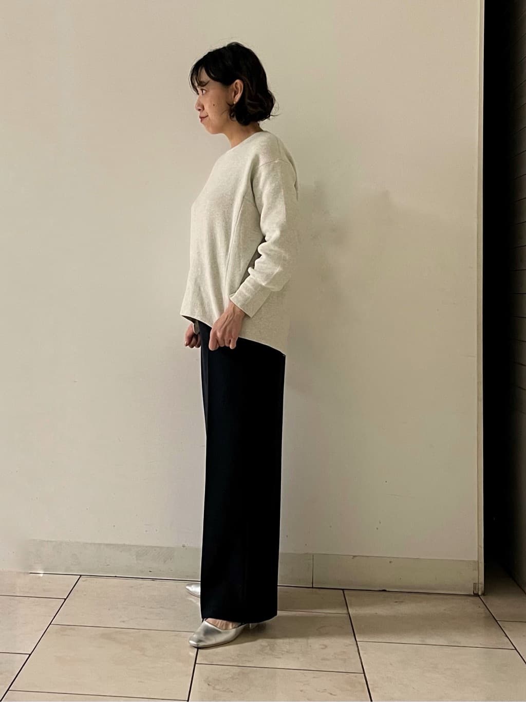 mihoさんの「INDIVI｜◆【復活！褒められパンツ】ストレッチ ワイドパンツ」を使ったコーディネート