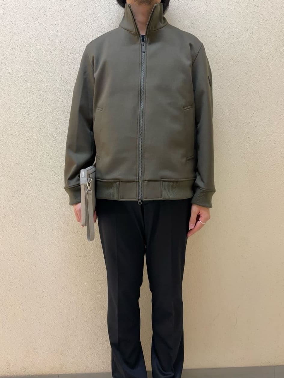及川さんの「TAKEO KIKUCHI｜【ONOFF対応】TRダブルニット ストレッチパンツ」を使ったコーディネート
