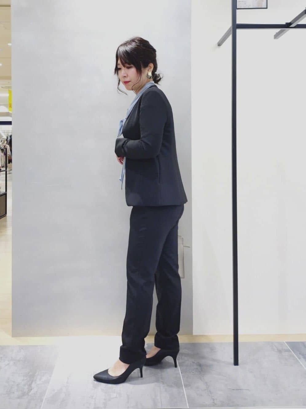 TOMOMIさんの「INDIVI｜【洗える】ジョーゼットボウタイブラウス」を使ったコーディネート