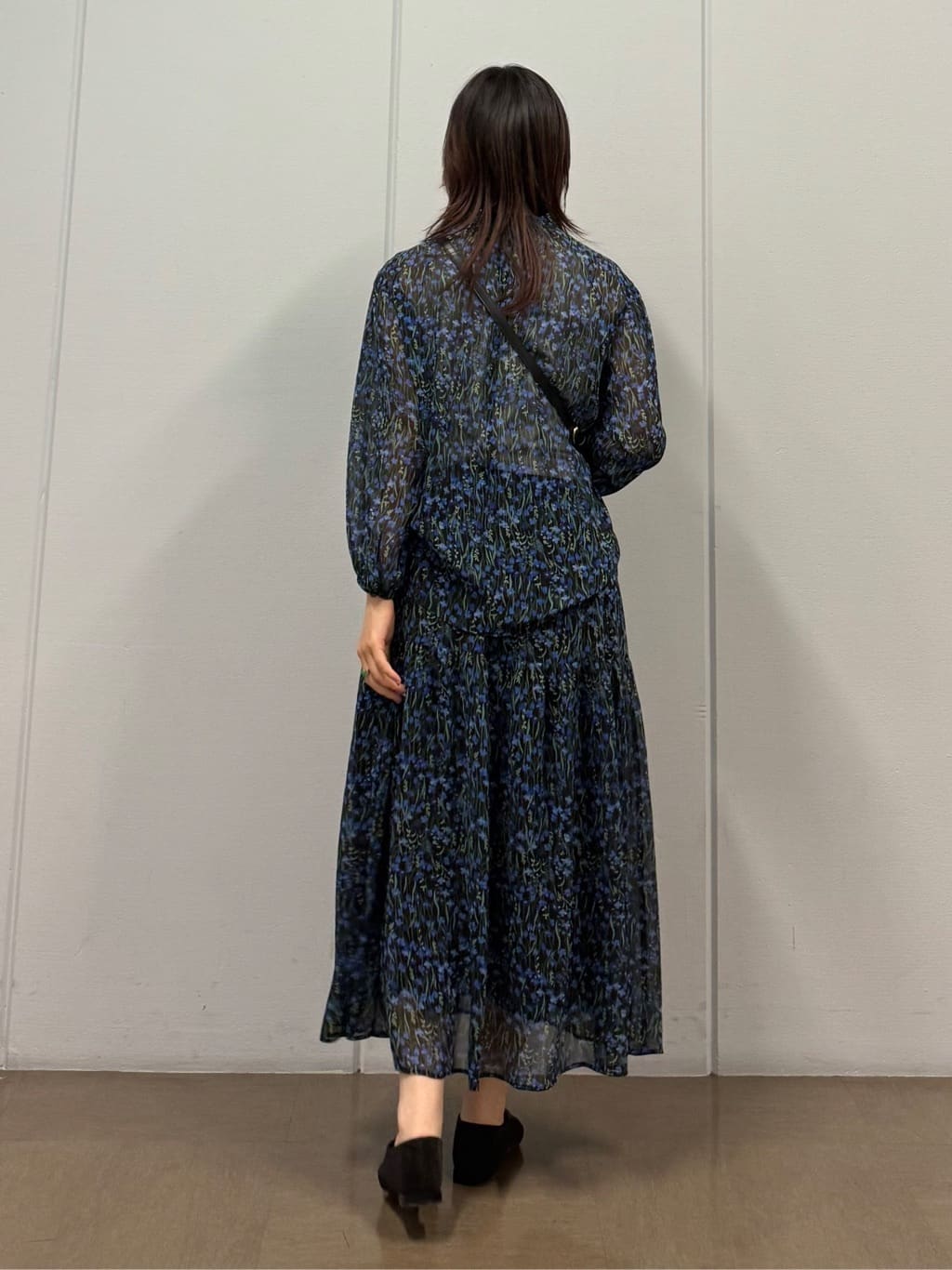 mizukiさんの「INDIVI｜【秋映え柄/セットアップ可能】フラワーシフォンブラウス」を使ったコーディネート