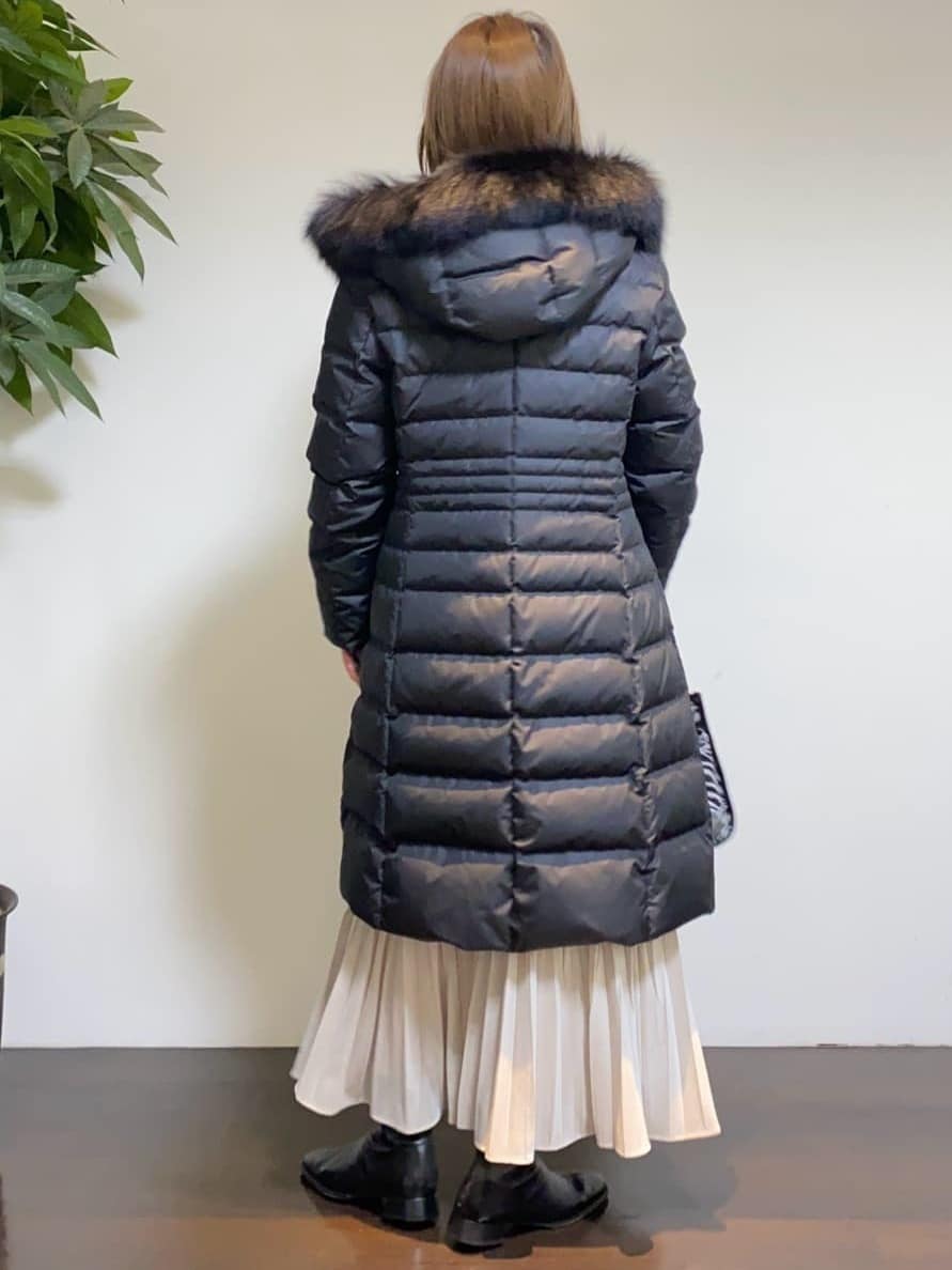 tomoさんの「UNTITLED｜【はっ水機能/フード取り外し可/防寒】ロングダウンコート」を使ったコーディネート