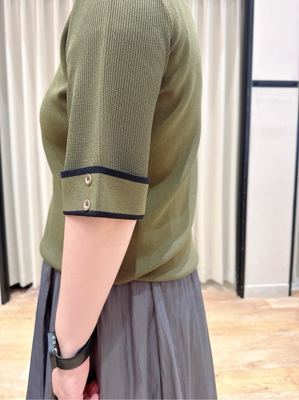 SoRAoさんの「grove｜透け感がムードある 大人のタックギャザースカート」を使ったコーディネート