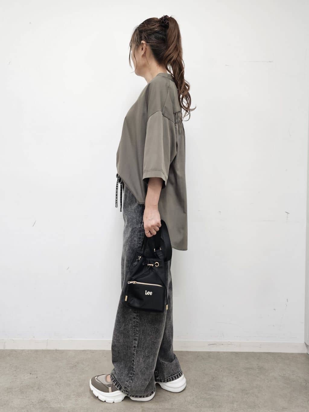 ゆゆさんの「SHOO･LA･RUE｜【S-LL/洗濯後しわになりにくい】バックギャザーがアクセント スッキパーブラウス」を使ったコーディネート