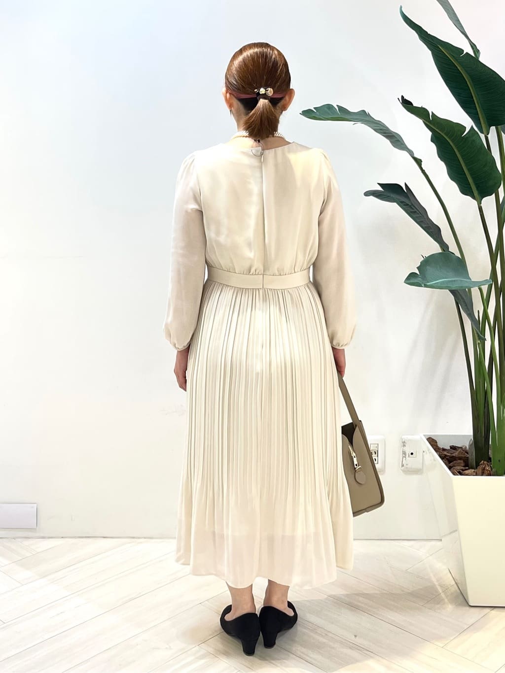 Tomoさんの「UNTITLED｜【洗える/セレモニー】プリーツワンピース」を使ったコーディネート