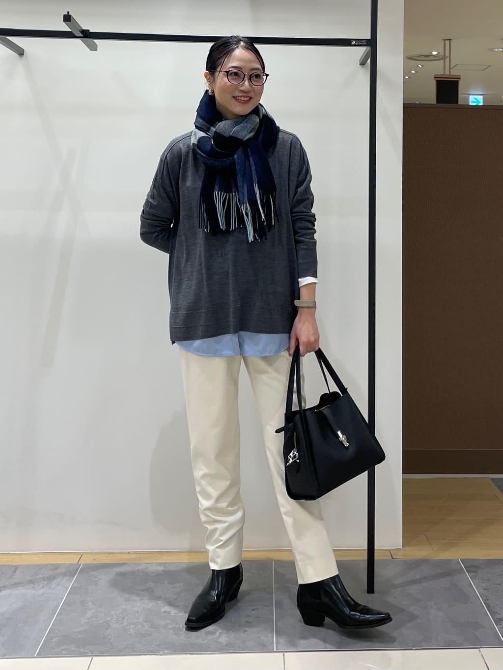 shihoさんの「INDIVI｜【洗える／毛玉になりにくい】エクストラファインウール ハイネックニット」を使ったコーディネート