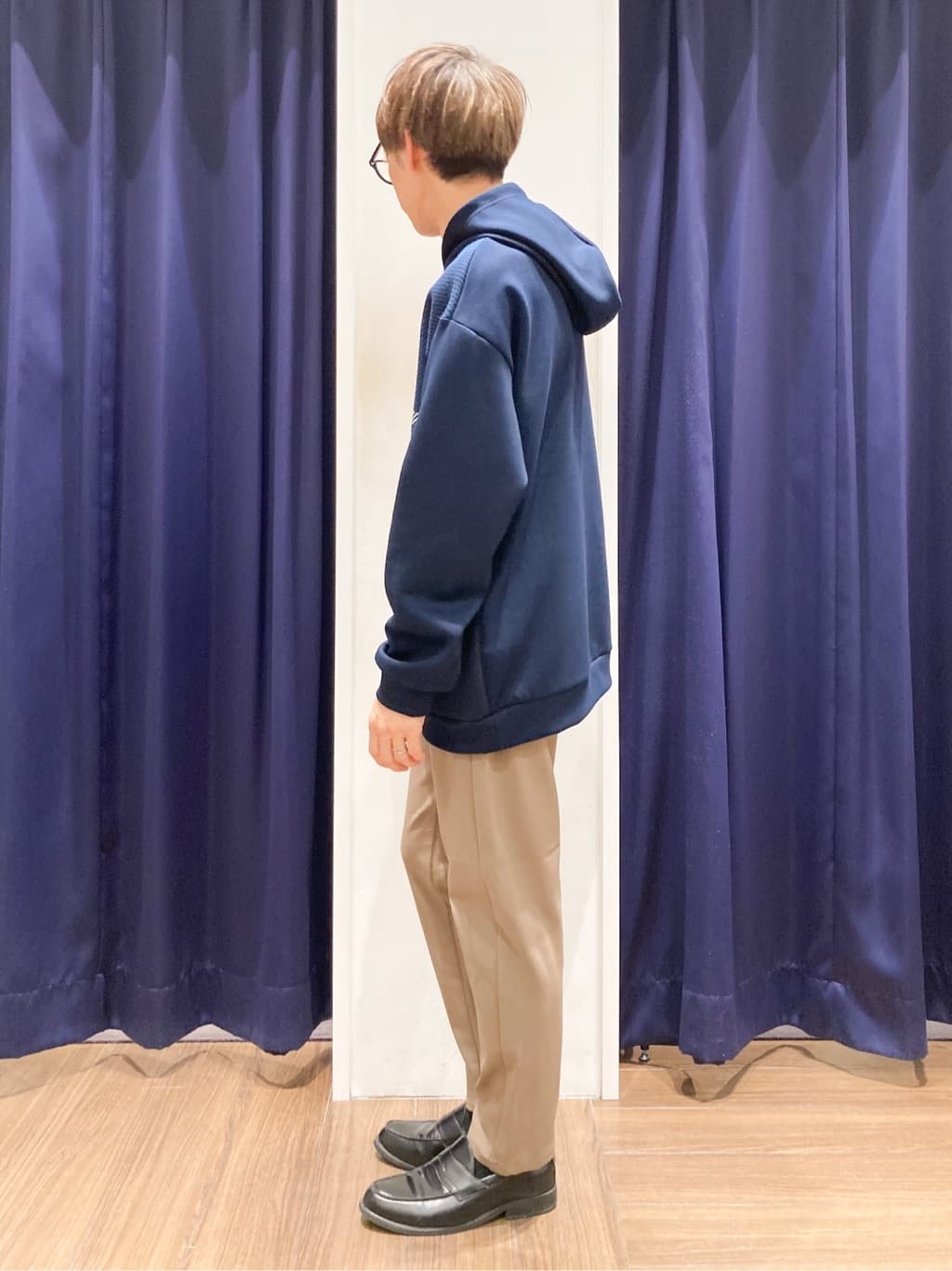 つーじーさんの「THE SHOP TK｜【大人の休日スタイルにはこれ！】フロントチェック柄ニットパーカ　洗濯機OK」を使ったコーディネート