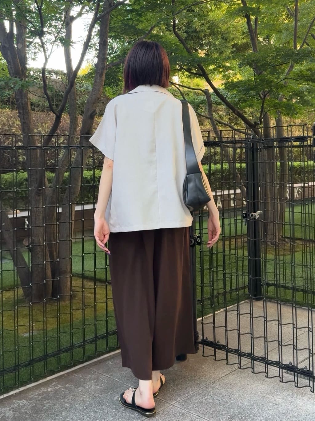 𝐜𝐡𝐢𝐤𝐚さんの「SHOO･LA･RUE｜【S-LL】さらりと着たい大人のための 麻調半袖ジャケット」を使ったコーディネート