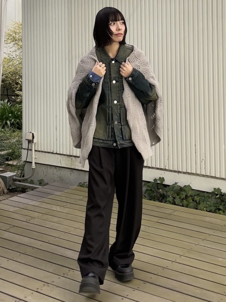 川本葵さんの「tk.TAKEO KIKUCHI｜◆バレルシルエットスラックス」を使ったコーディネート