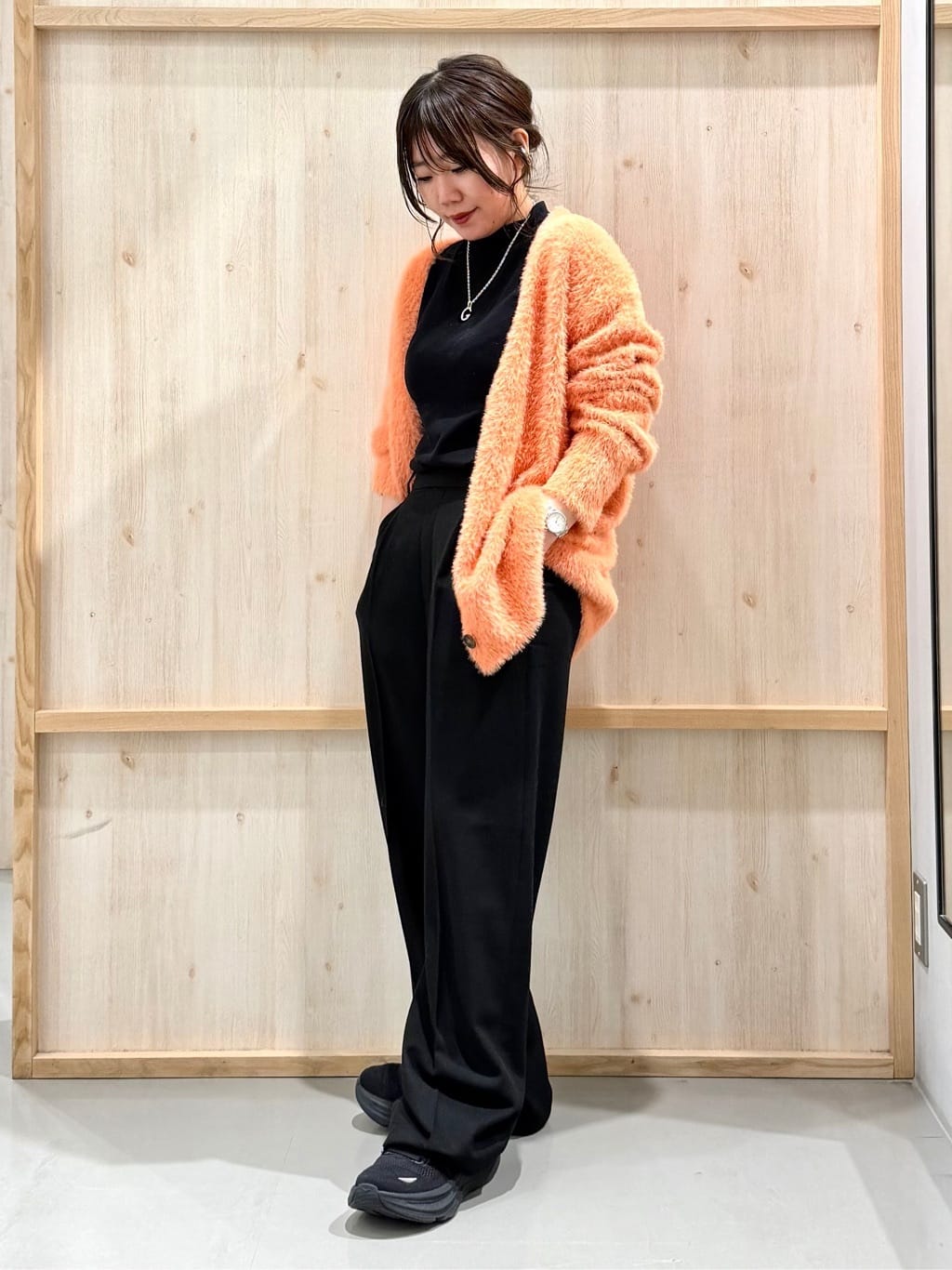 nanaさんの「THE SHOP TK｜【ふわふわあったか】フェザーカーディガン」を使ったコーディネート