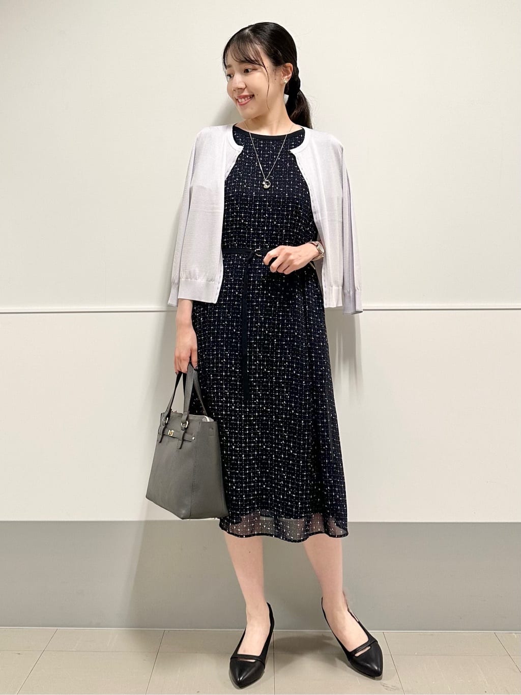 Momoさんの「Reflect｜【WEB先行カラーあり／マシンウォッシュ可／ナローベルト付き】オフボディツイードチェックワンピース」を使ったコーディネート