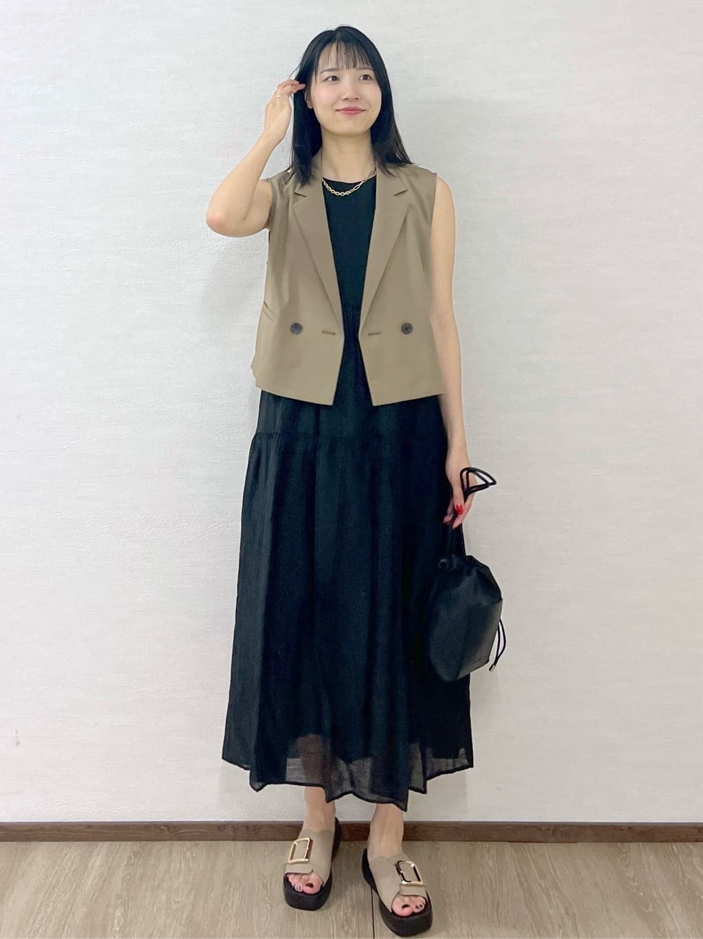 sachikoさんの「OPAQUE.CLIP｜麻混シアーギャザーティアードワンピース【洗濯機洗い可】」を使ったコーディネート