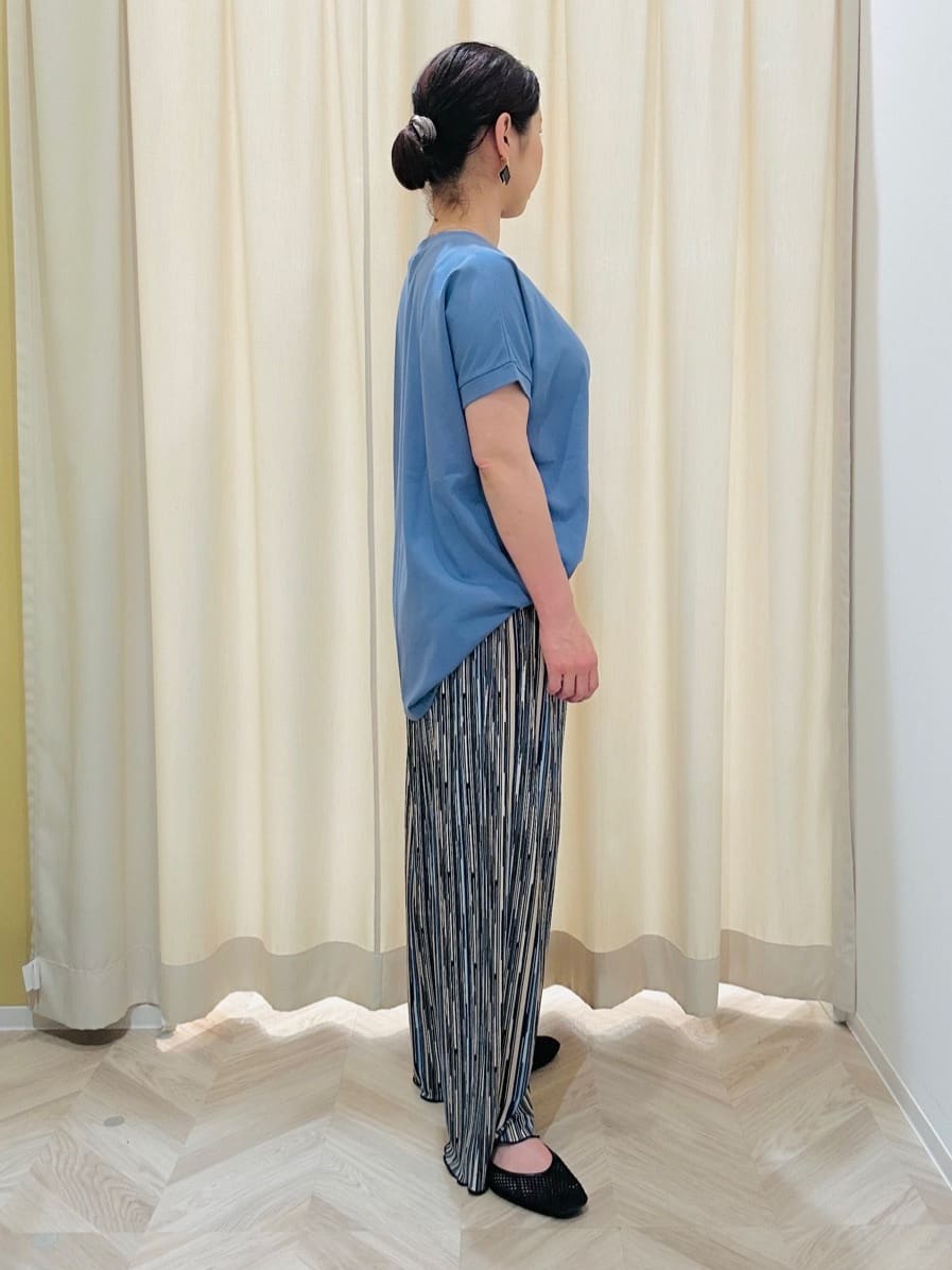 ちはるさんの「SHOO･LA･RUE｜◆【洗える/S-LL/ひんやり/UV】汗をかいても気になりにくい スリットトップス」を使ったコーディネート