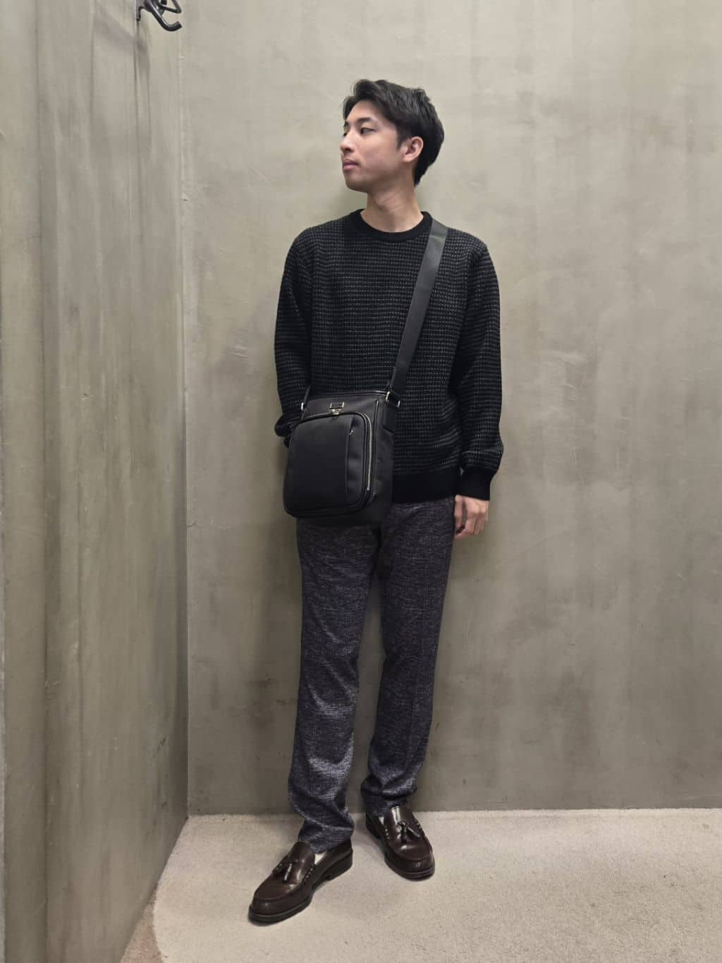 白木駆さんの「TAKEO KIKUCHI｜【ONOFF対応】TRダブルニット ストレッチパンツ」を使ったコーディネート