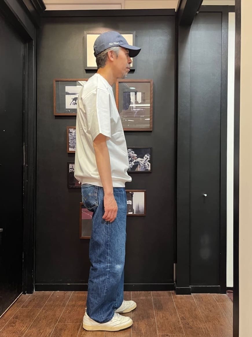 KDDさんの「TAKEO KIKUCHI｜【抗菌防臭／5サイズ展開】ハイゲージポンチ Tシャツ」を使ったコーディネート