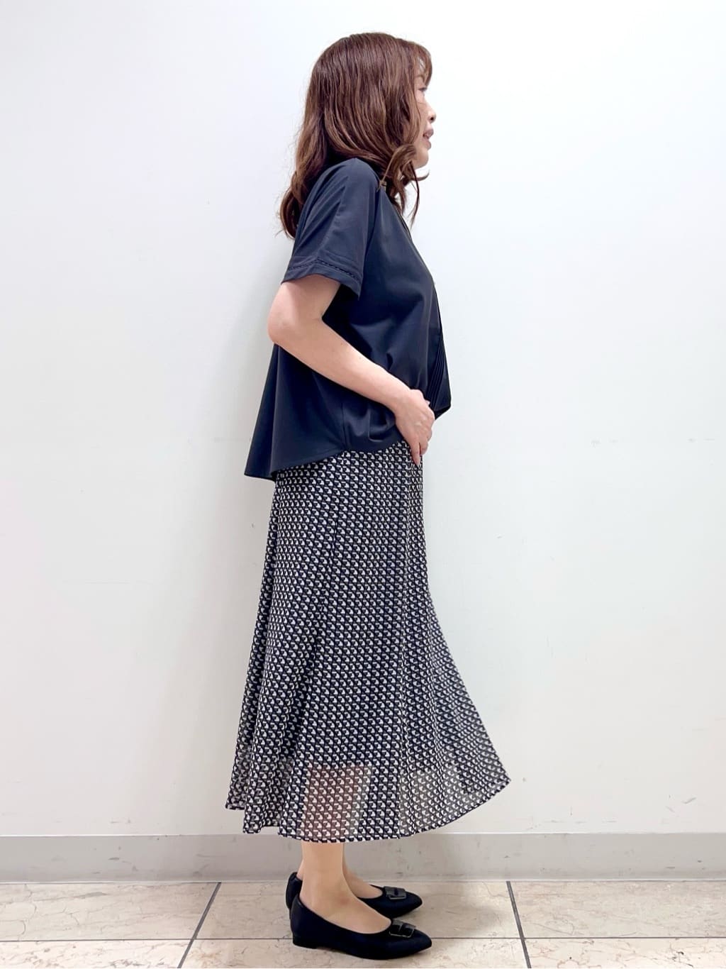 yuさんの「Reflect｜【WEB先行カラーあり／マシンウォッシュ可／ウエスト総ゴム】コツキ幾何柄ロングスカート」を使ったコーディネート