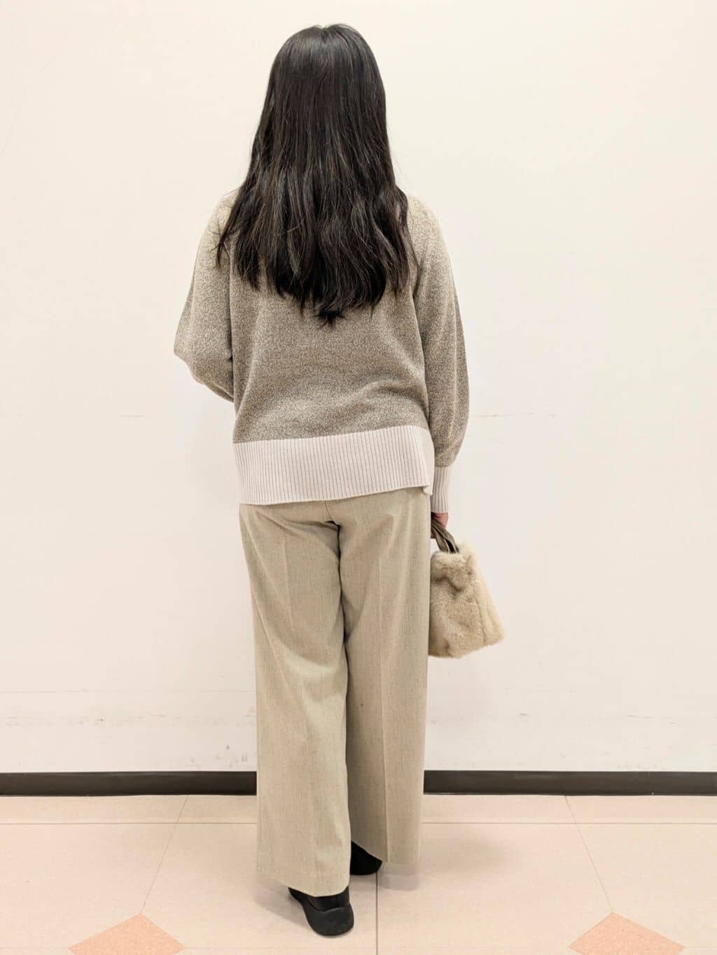 ともさんの「UNTITLED｜【ワイド/後ろゴム/シーズンレス】シルクネップツイードパンツ」を使ったコーディネート