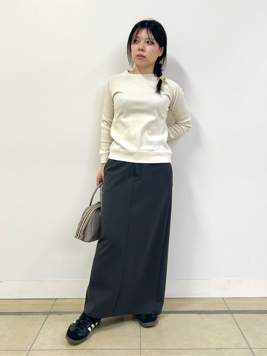 とりみさんの「DRESSTERIOR｜ラグランスリーブコットンプルオーバー」を使ったコーディネート