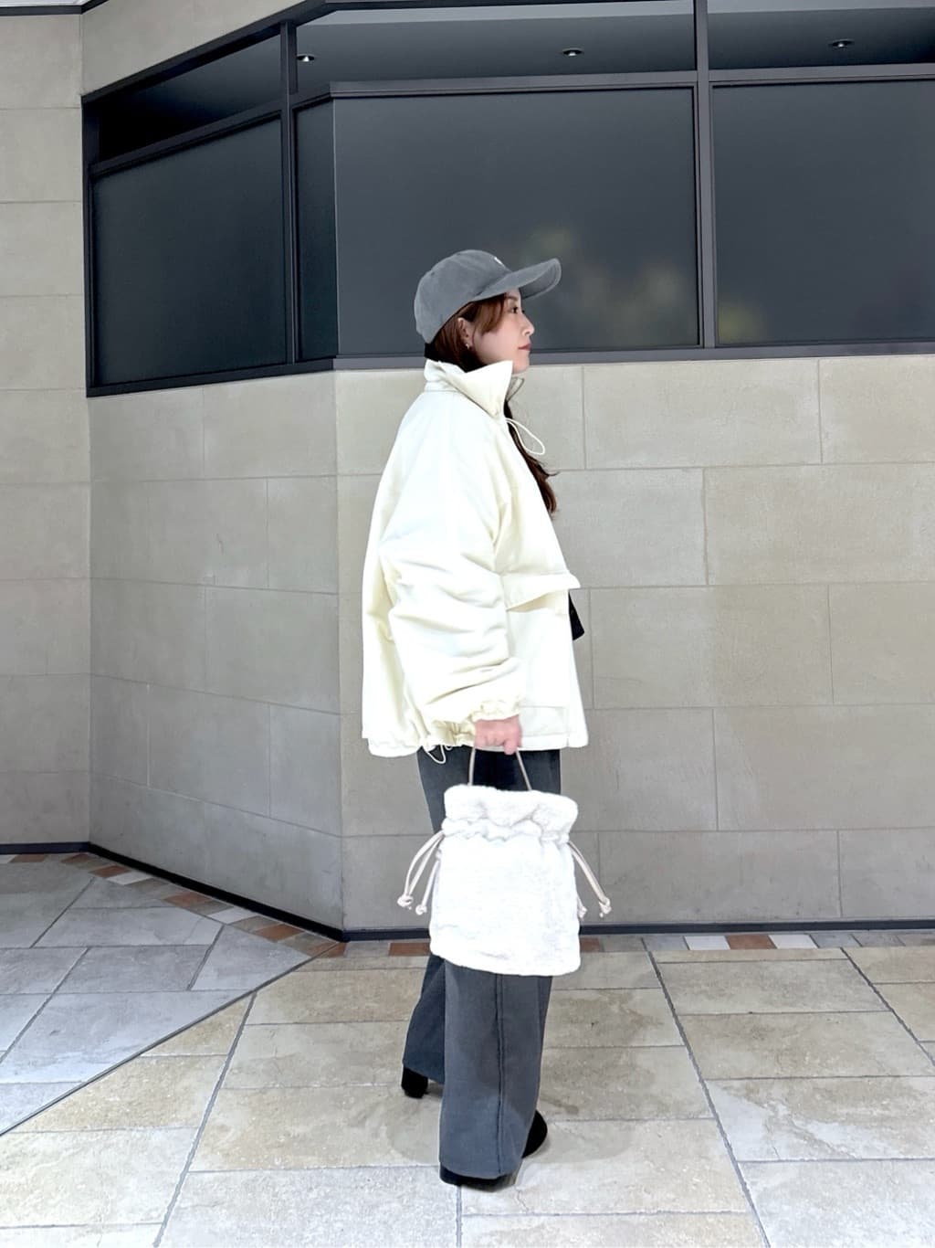 よねさんの「INDIVI｜◆Comfy SET UP｜イージーストレートスラックス【セットアップ対応／通勤／カセット服】」を使ったコーディネート