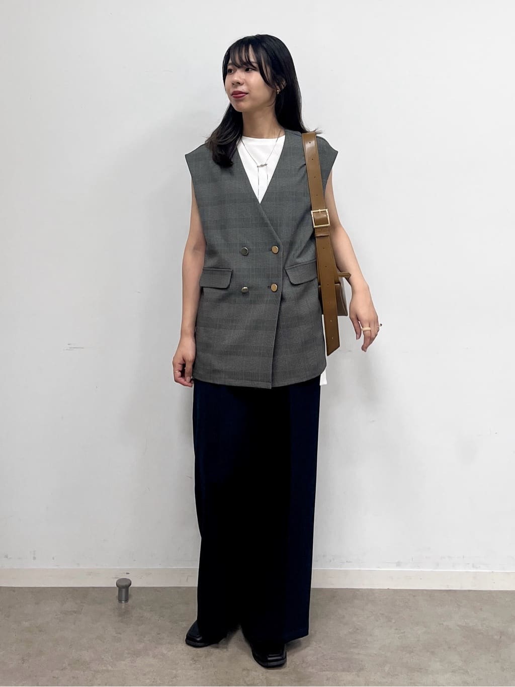 cotaniさんの「SHOO･LA･RUE｜【汗ジミ軽減/ひんやり/UV】大人のヘルシーな着こなしに タックノースリーブチュニック」を使ったコーディネート