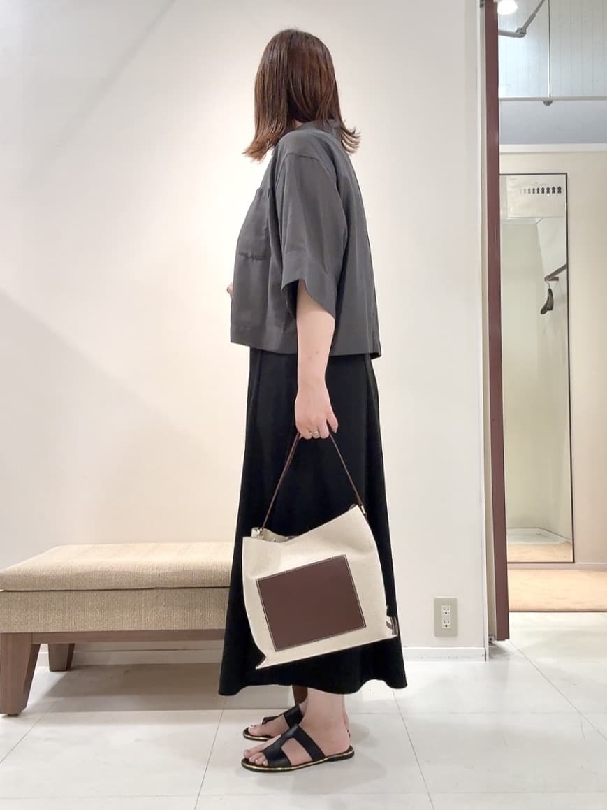 YUIさんの「UNTITLED｜【前開き/洗える】ショート丈シアーシャツ」を使ったコーディネート