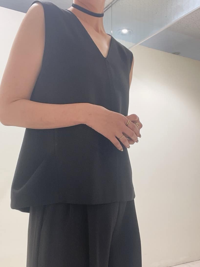 IWAMOさんの「UNTITLED｜【セットアップ可/洗える】梳毛調合繊Vネックベスト」を使ったコーディネート